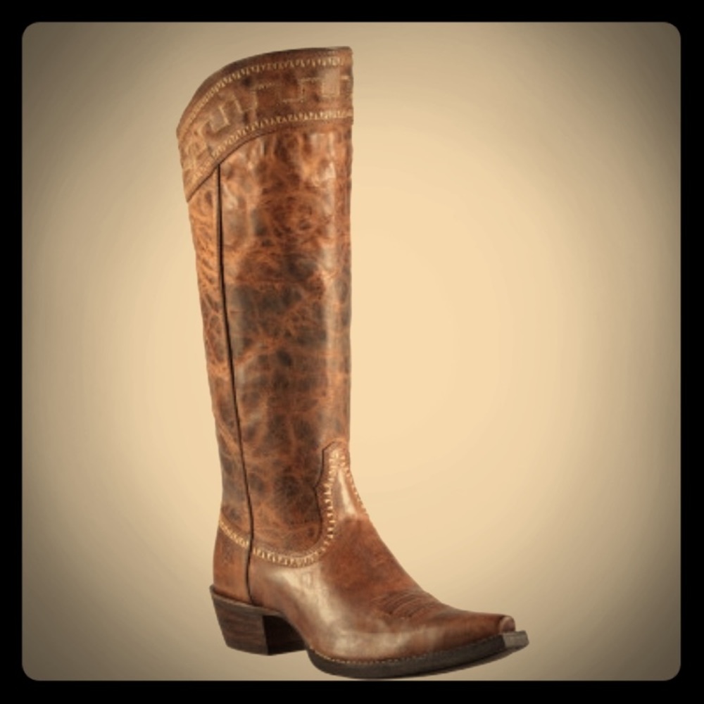 Beautiful Women’s Ariat western boots - size 11B
